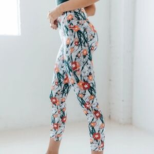 Senita Athletics Floral Freesia Ava Capris Workout Leggings XL